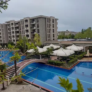 rezervați aici